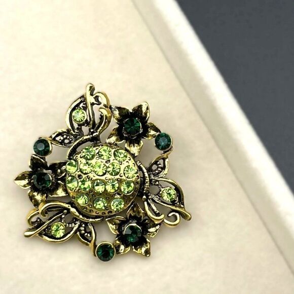 Yellow Gold with Emerald and Peridot Green Crystal Flower Pin Back Brooch - Picture 4 of 7